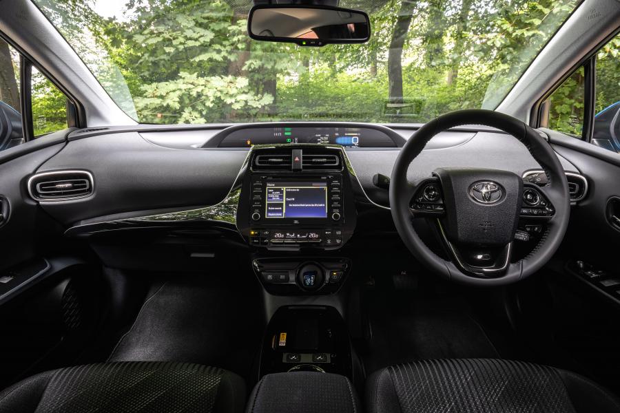 Торпедо Toyota Prius 2019 года  (UK) (фото 12 из 37)